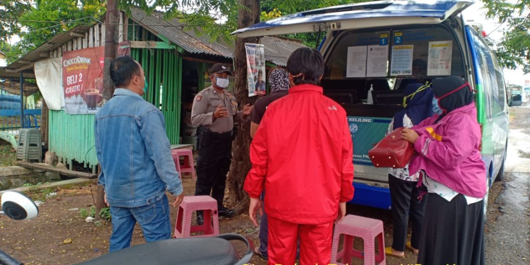 Ajak Warga Patuh Pencegahan Covid-19 Brigadir Endang Sambang Ketengah Warga