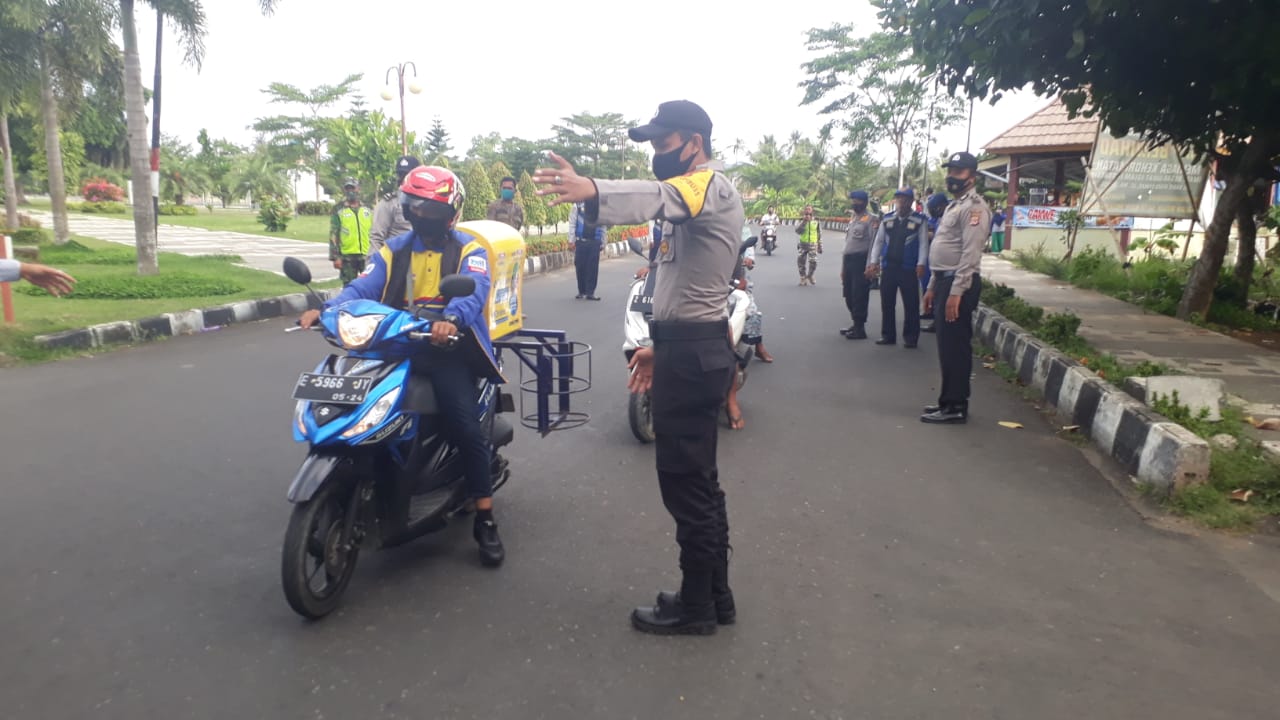 Disiplinkan Prokes, Polsek Sidamulih Polres Ciamis Bersama Instansi Terkait Kembali Gelar Ops Yustisi