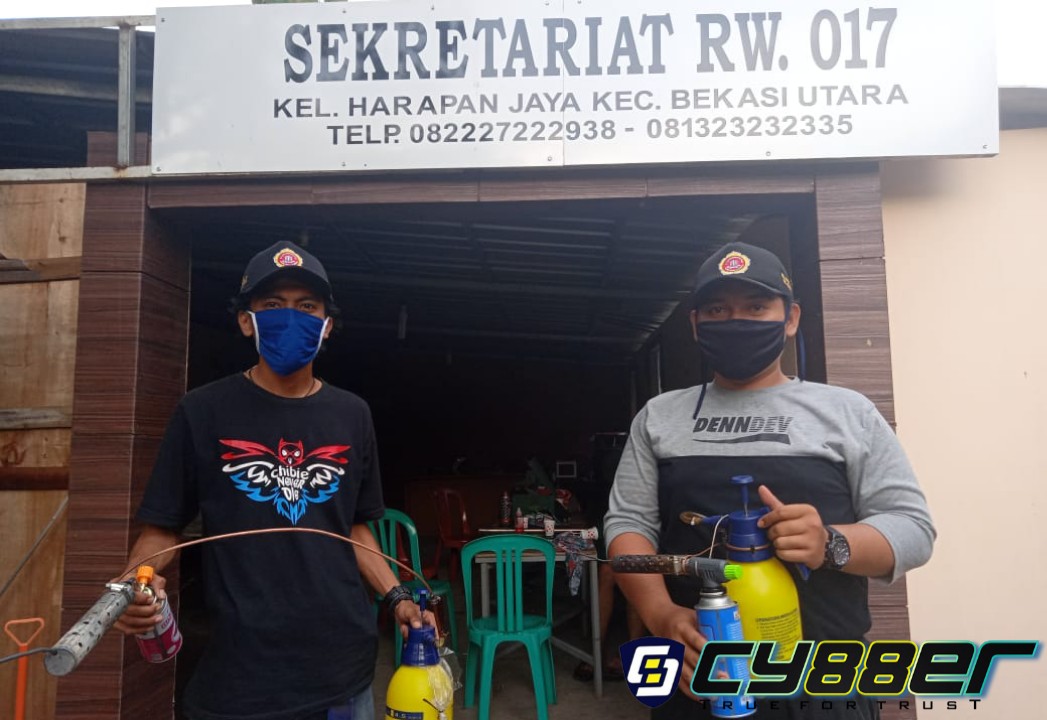 Waspada DBD Karang Taruna RW 17 Harapan Jaya Membuat Alat Fogging untuk Lingkungan
