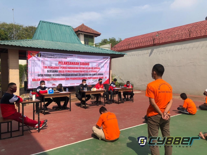 Dibawah Teriknya Matahari, Karutan Serang Adakan Sidang TPP