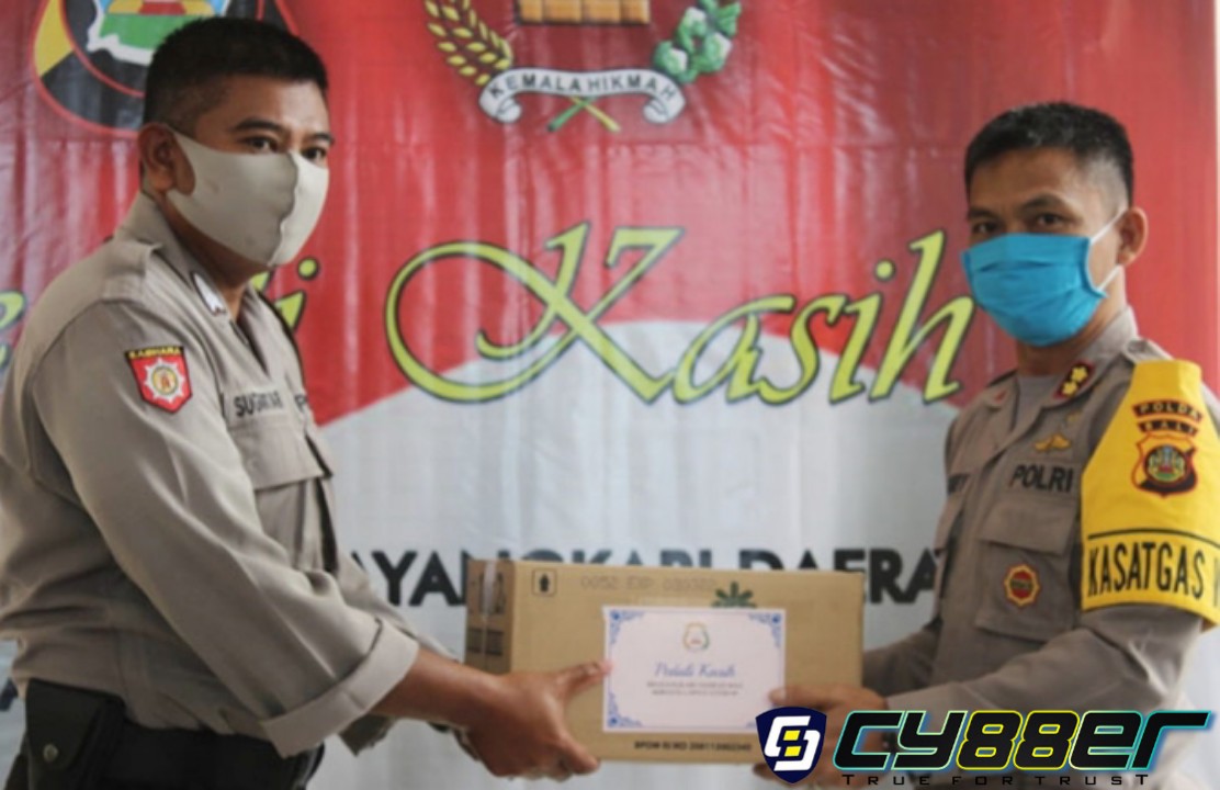 Polda Bali Menyalurkan Bantuan Sembako Kepada Masyarakat Terdampak Covid-19