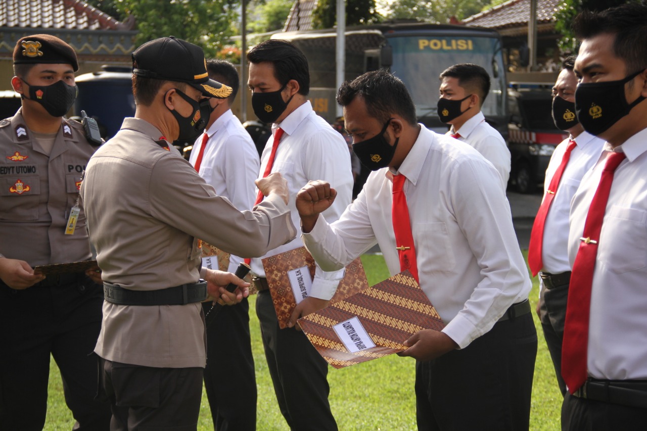 Ungkap Kasus Pestisida Palsu, 7 Anggota Dapat Penghargaan dari Kapolres Brebes