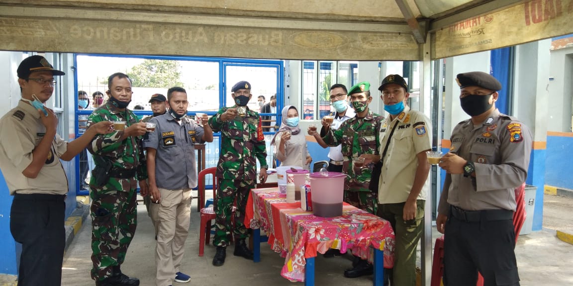 Posal Muntok bersama Tim Verifikasi Satgas Angla Muntok Laksanakan Minum Sharing dan Minum Bersama di Posko Angla
