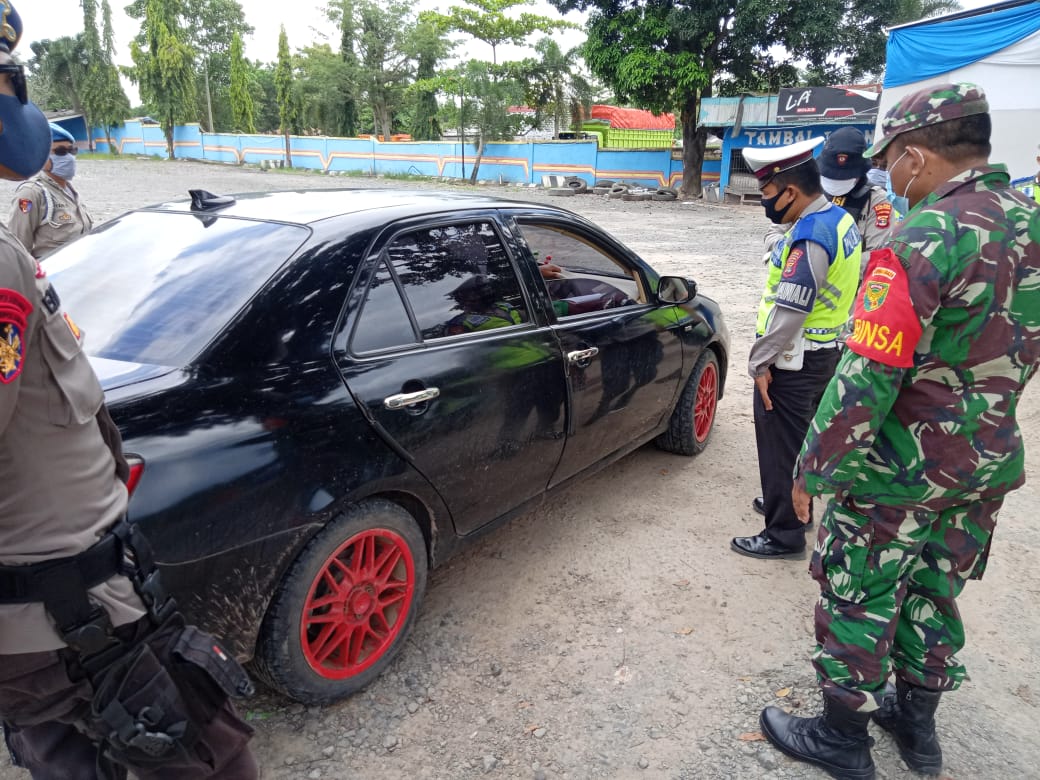 Serka Ngadino Himbau Warga Binaanya Agar Selalu Pakai Masker Saat Naik Kendaraan Roda 4 dan 2