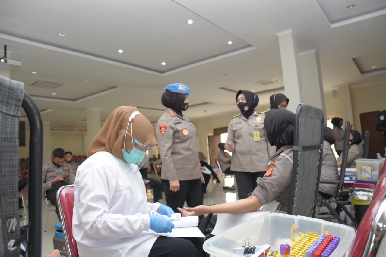Bantu Ketersediaan Darah di PMI, Polwan Polda Jabar Gelar Donor Darah 