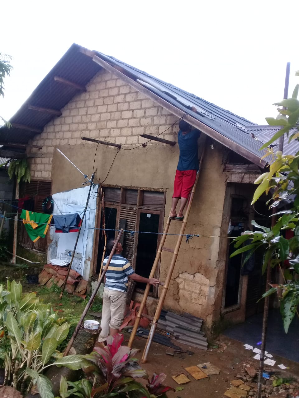 Beberapa Rumah Warga Rw 05 Gang Sawo Rusak Akibat Hujan dan Angin Kencang