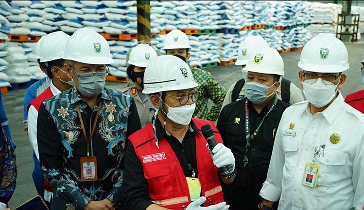 Mentan Tinjau PT Pusri Palembang, Pastikan Kesiapan Pasokan Pupuk Bersubsidi