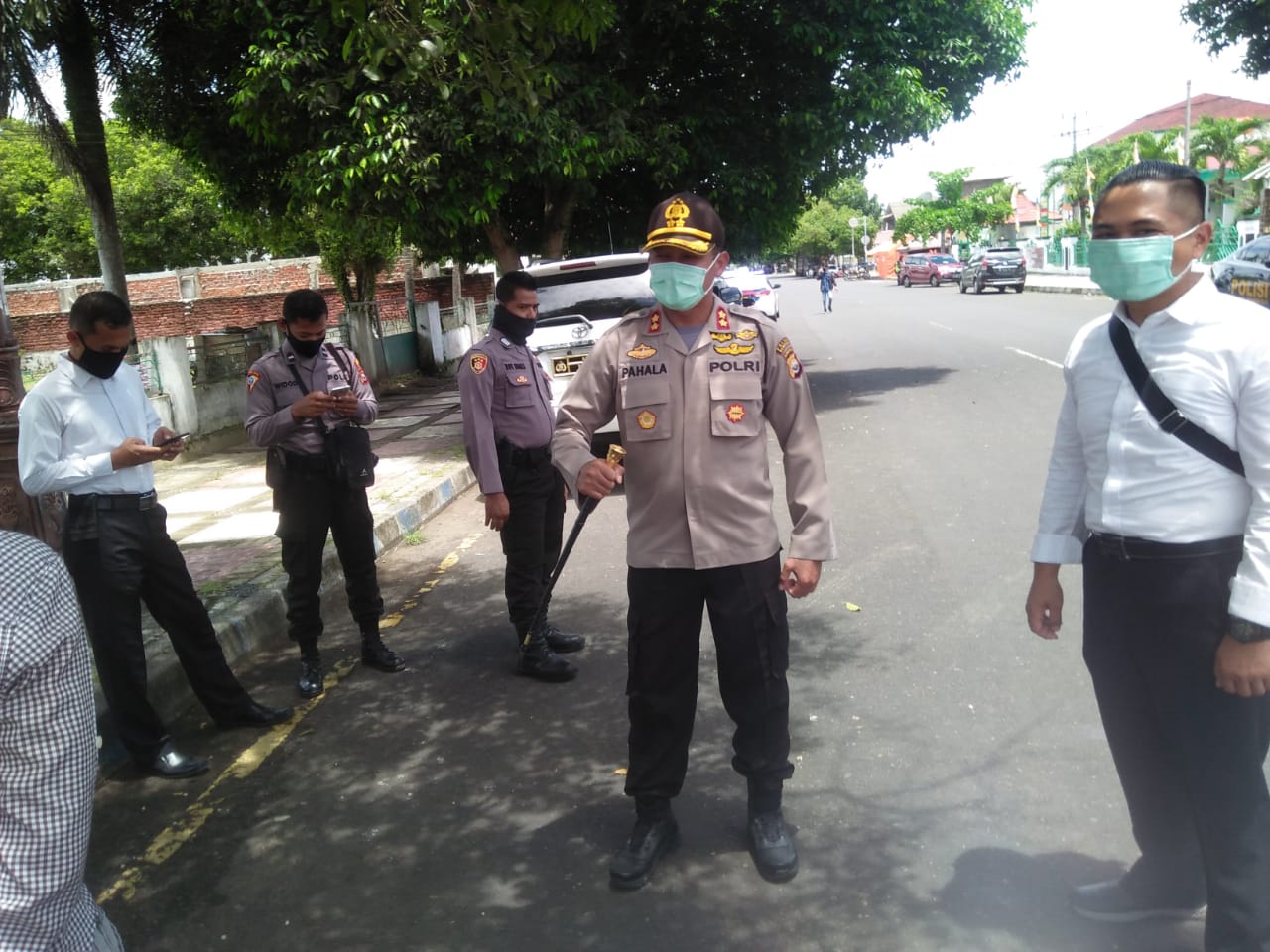 Kapolres Bengkulu Bersama Jajaran Terus Melakukan Pensetrilan Tempat Ibadah Untuk Mencegah Penularan Covid_19