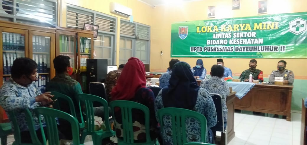 Danramil 17/Dayeuhluhur Kapten Infanteri Agus Wantoro Menghadiri Lokakarya Mini Lintas Sektoral Puskesmas 2 Dayeuhluhur