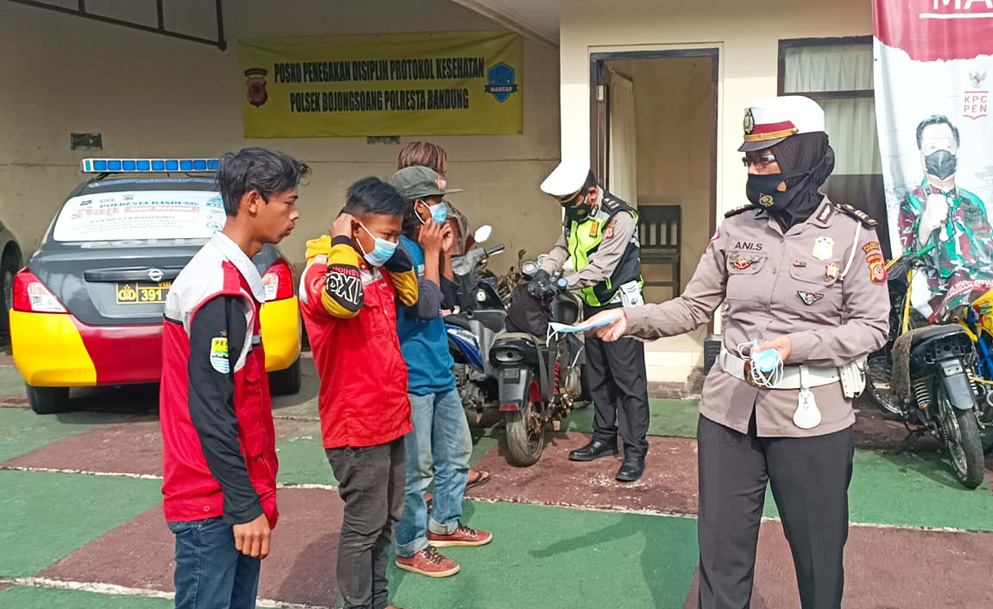 Tegakan Prokes, Tak Henti Gabungan 3 Pilar Kecamatan Bojongsoang Bandung, Gelar Ops Yustisi