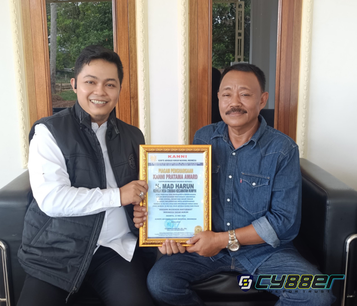 Kades Cibodas Raih Penghargaan KANNI Pratama Award