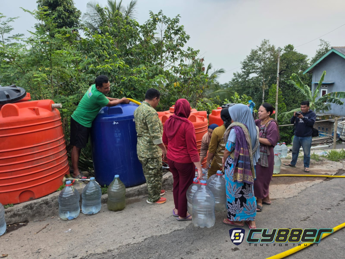Kodim 0623 Cilegon Salurkan Air Bersih untuk 147 KK Terdampak Kekeringan di Tembulun