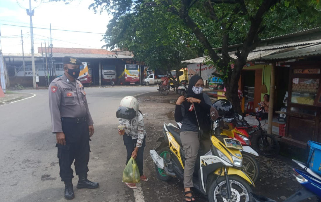 Tanggulangi Penyebaran Covid-19, Polsek Tomo Polres Sumedang, Laksnakan Himbauan Prokes