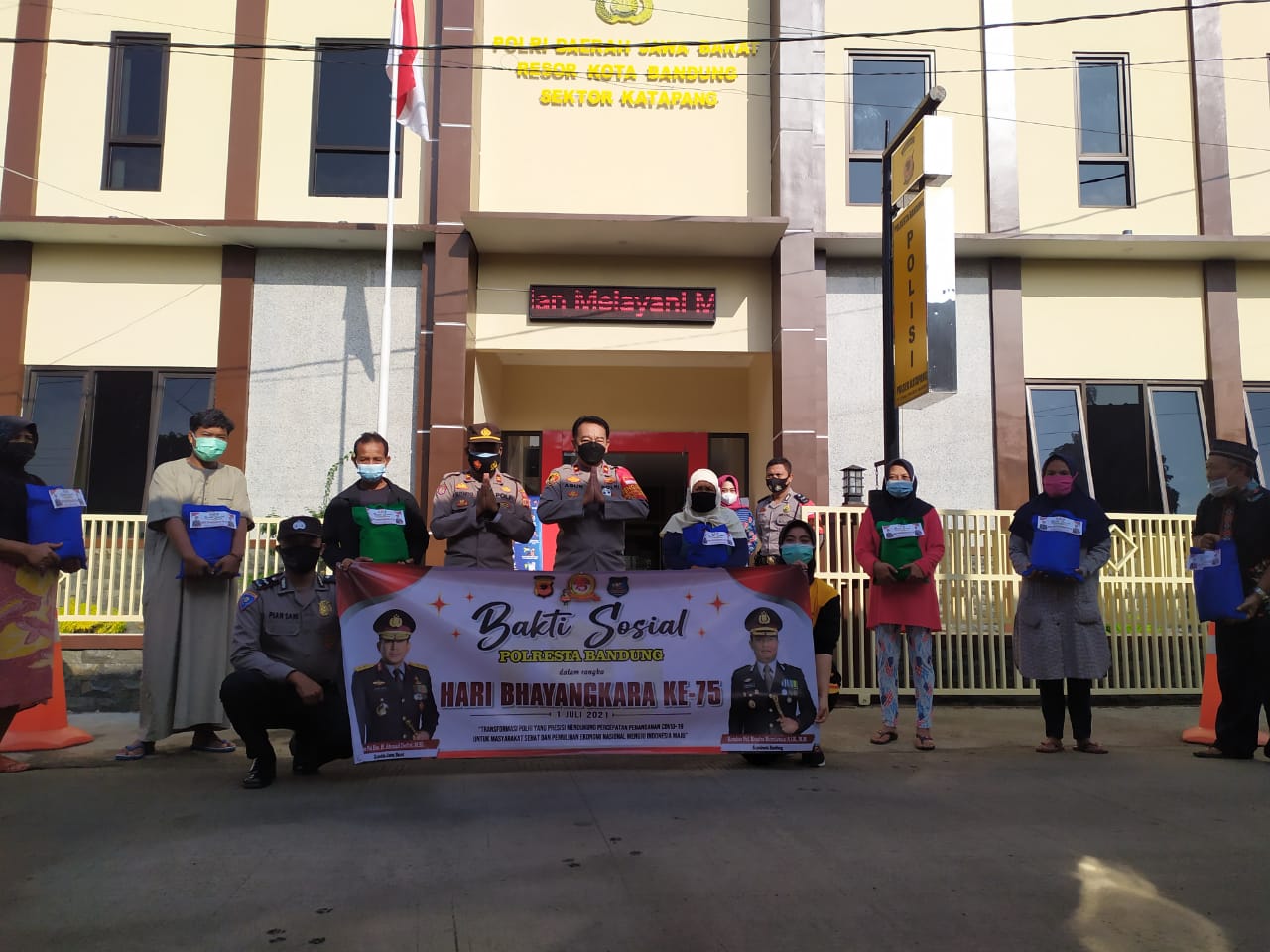 Polresta Bandung Laksanakan Bakti Sosial Jelang Hari Bhayangkara Ke-75