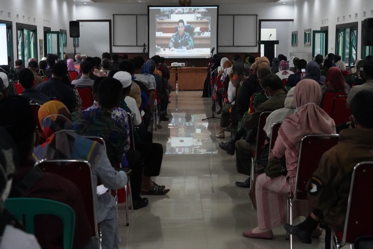 Korem 062/Tarumanagara Ikuti Pengarahan Kasad Kepada Orang Tua Calon Tamtama 