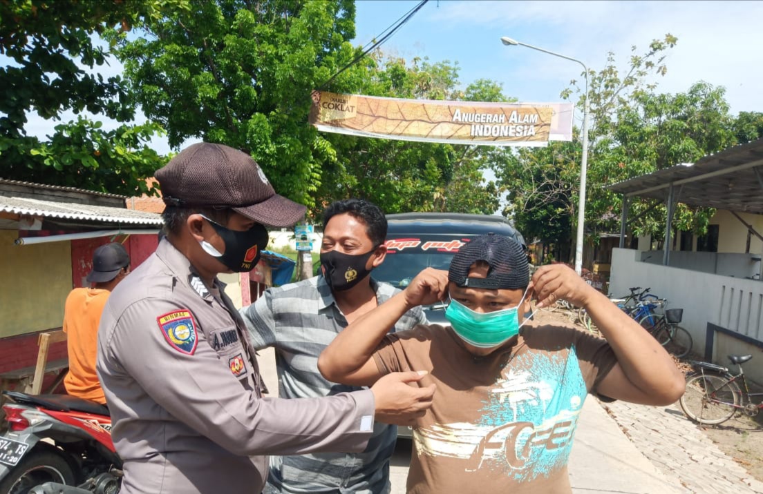 Cegah Covid-19, Polsek juntinyuat Kampanyeukan 3M dan Bagikan Masker