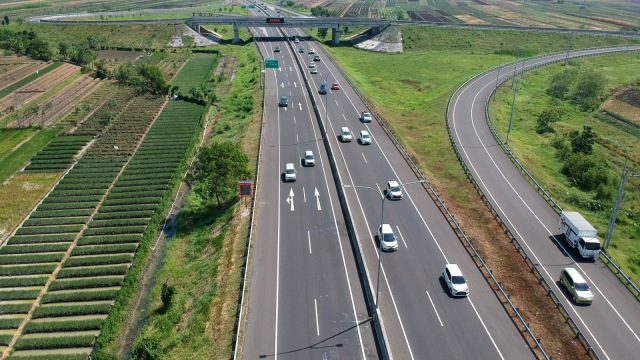 Mulai 17 Januari Tarif 10 Tol di Jawa Naik