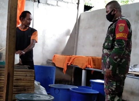 Serda Najmi Lakukan Komsos Dengan Warga Binaanya Pembuat Tempe