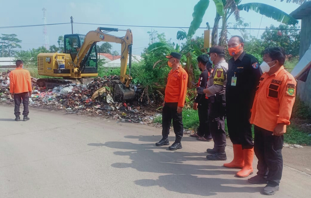 FKPM Gelar Bakti Sosial Pembersihan Sampah di Wilkum Polres Subang Polda Jabar