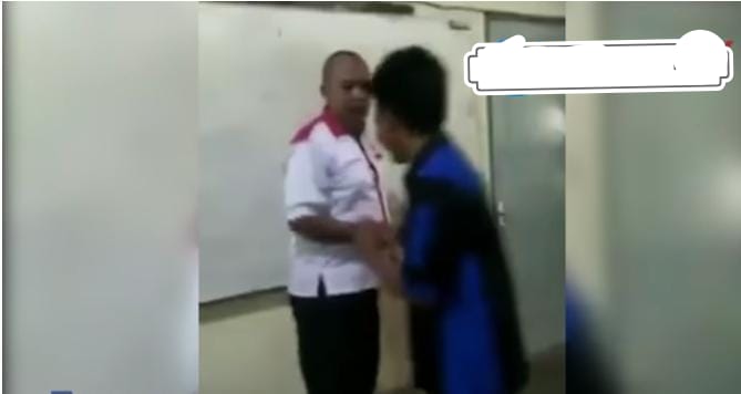VIRAL !!! Video Dua Oknum Guru Berkelahi di Depan Muridnya