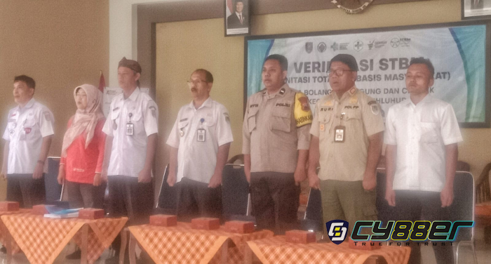 Verifikasi STBM di Desa Bolang, Kecamatan Dayeuhluhur Berlangsung Khidmat dan Meriah