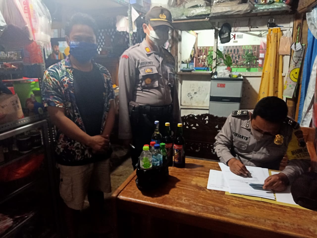 Warga Gerah Dengan Peredaran Miras, Polsek Baturaden Gelar Operasi Penyakit Masyarakat