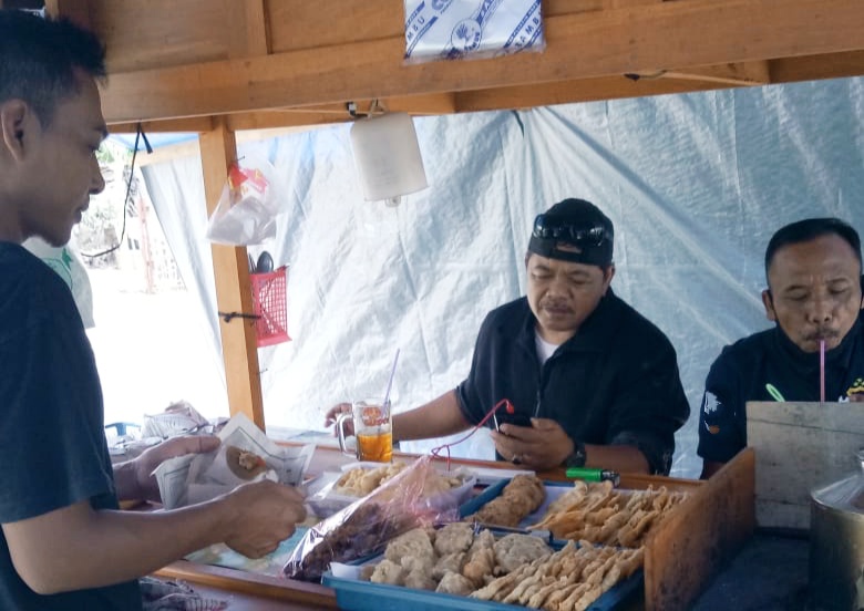 Pedagang Angkringan Ganteng Didaerah Wonosari Trucuk Kabupaten Klaten.