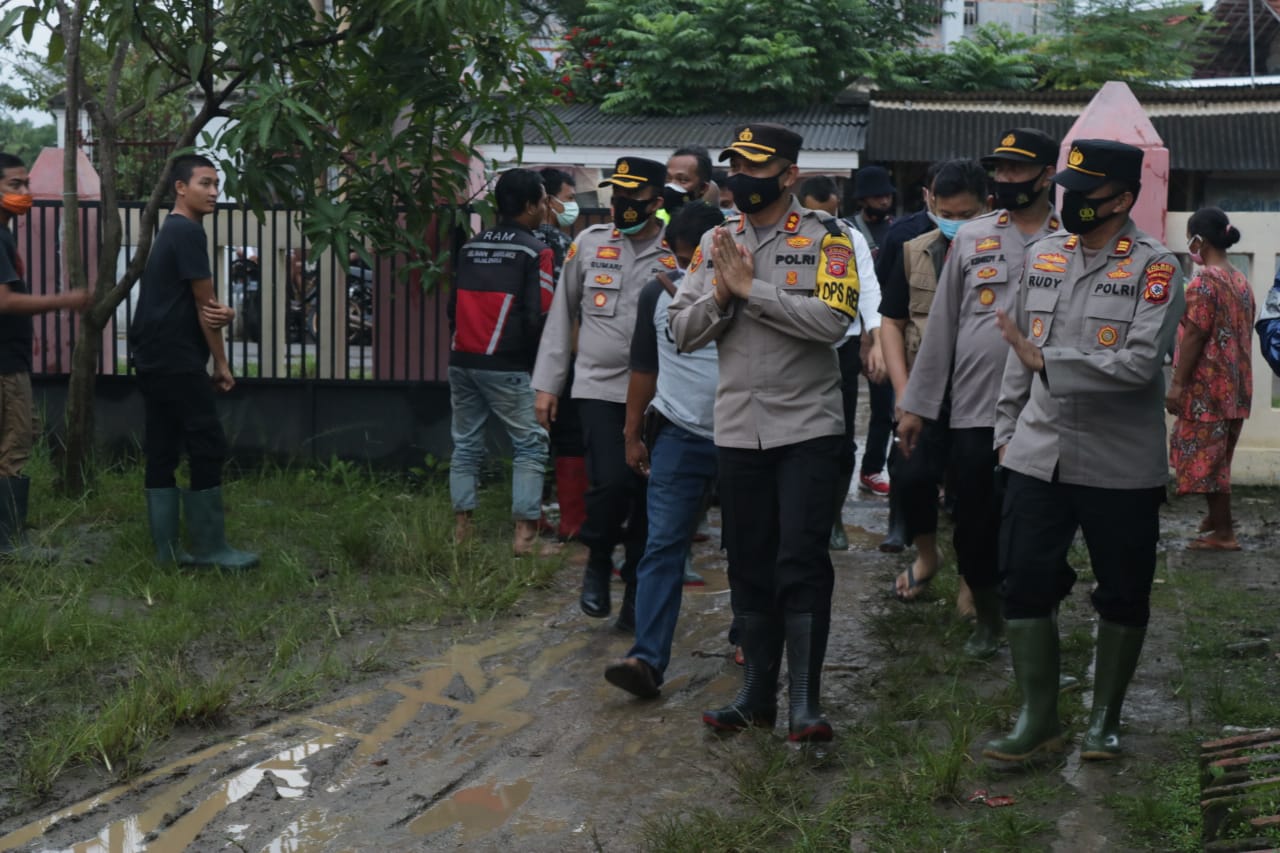 Kapolres Majalengka, Tinjau Langsung Lokasi Becana Banjir di Wilayah kecamatan Jatitujuh