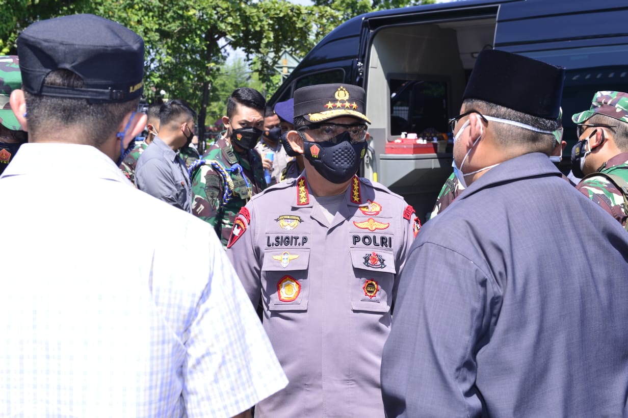 Panglima TNI dan Kapolri Tinjau Vaksinasi Massal di JIExpo dan Pesantren Al-Hamidi