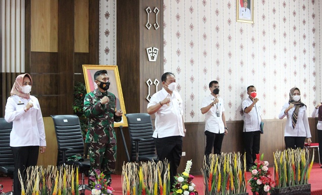 Letkol Kav Joko Suarto, Hadiri Rapat di Kantor Utama Bupati Tuba Guna Cegah Penyebaran Covid-19