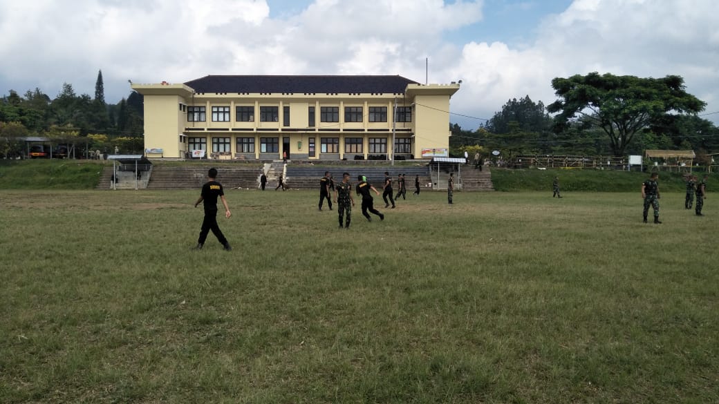 Jaga Sinergitas Tni Polri, Sat Brimob Polda Jabar Gelar Olah Raga Bersama Dengan Batalyon Armed 05