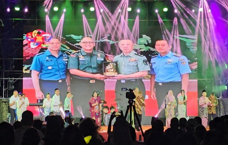 Tari Poco-Poco Ramaikan Malam Hiburan Penutupan Pendidikan Defense and Strategic Studies Course