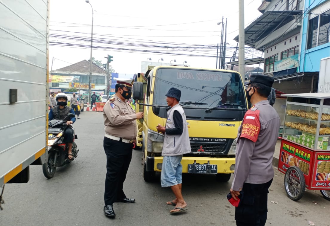 OPS Yustisi Polresta Bandung, Himbau Warga Rancaekek Patuhi Prokes