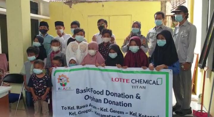 Kelurahan Rawa Arum menerima Donasi dari Lotte Chemical Titan