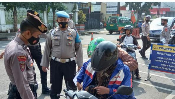 Polres Cimahi Polda Jabar Tegur Warga Tak Pakai Masker Dalam Operasi Yustisi