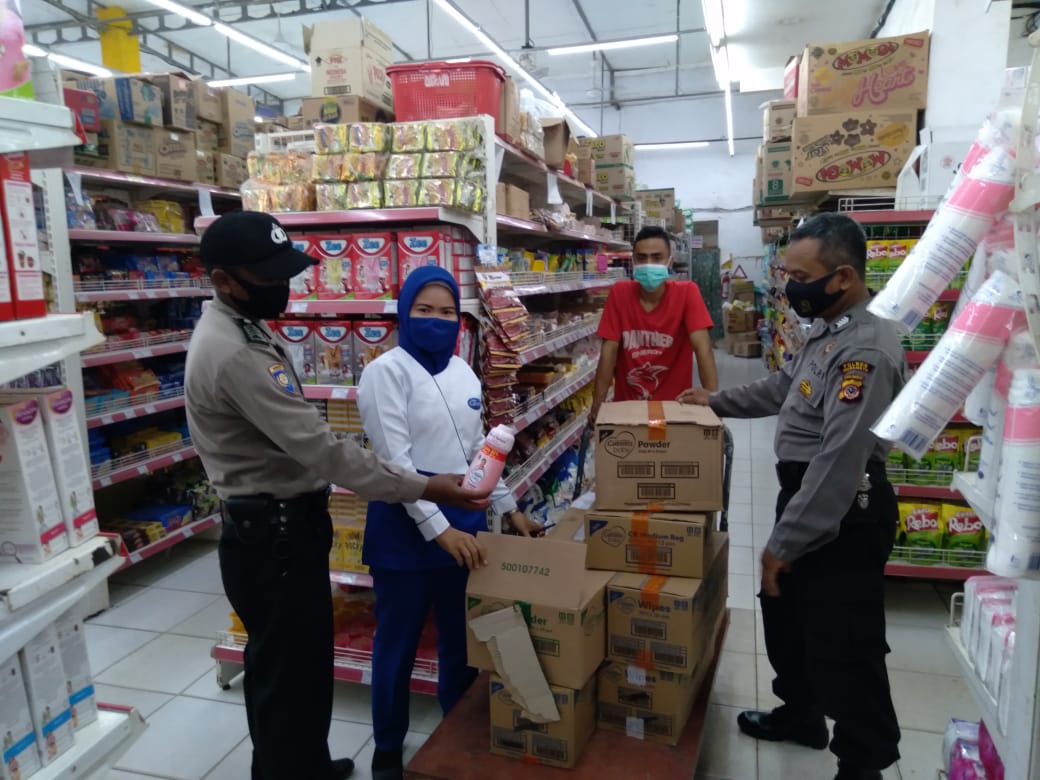 Jajaran Kepolisian Sektor Lohbener Patroli Dialogis Menyisir Pertokoan