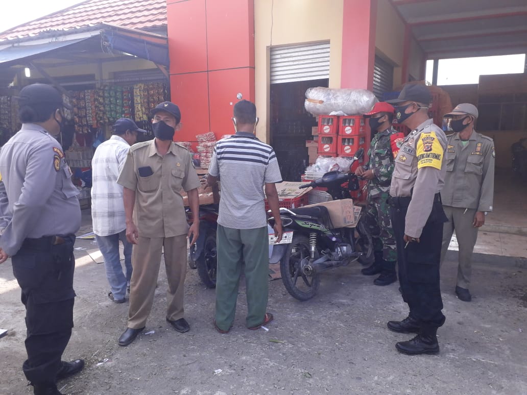 Polres Indramayu Polda Jabar Gencar Edukasi Sosialisasi 3M Protokol Kesehatan di Tempat Perbelanjaan