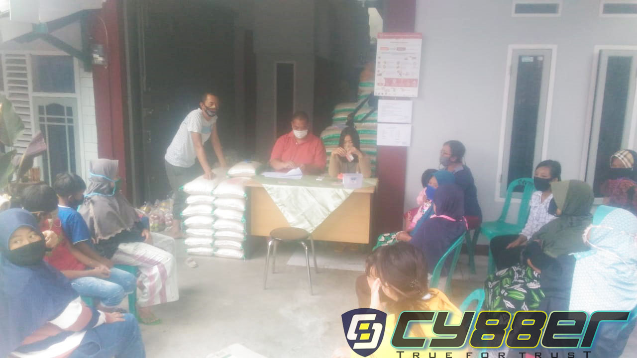 Pembagian BPNT di Kelurahan Jaya Waras Berjalan Lancar