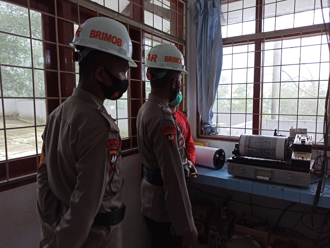 SAR Sat Brimob Polda Jabar Patroli ke Kantor Pusat Vulkanologi BMKG Tangkuban Parahu