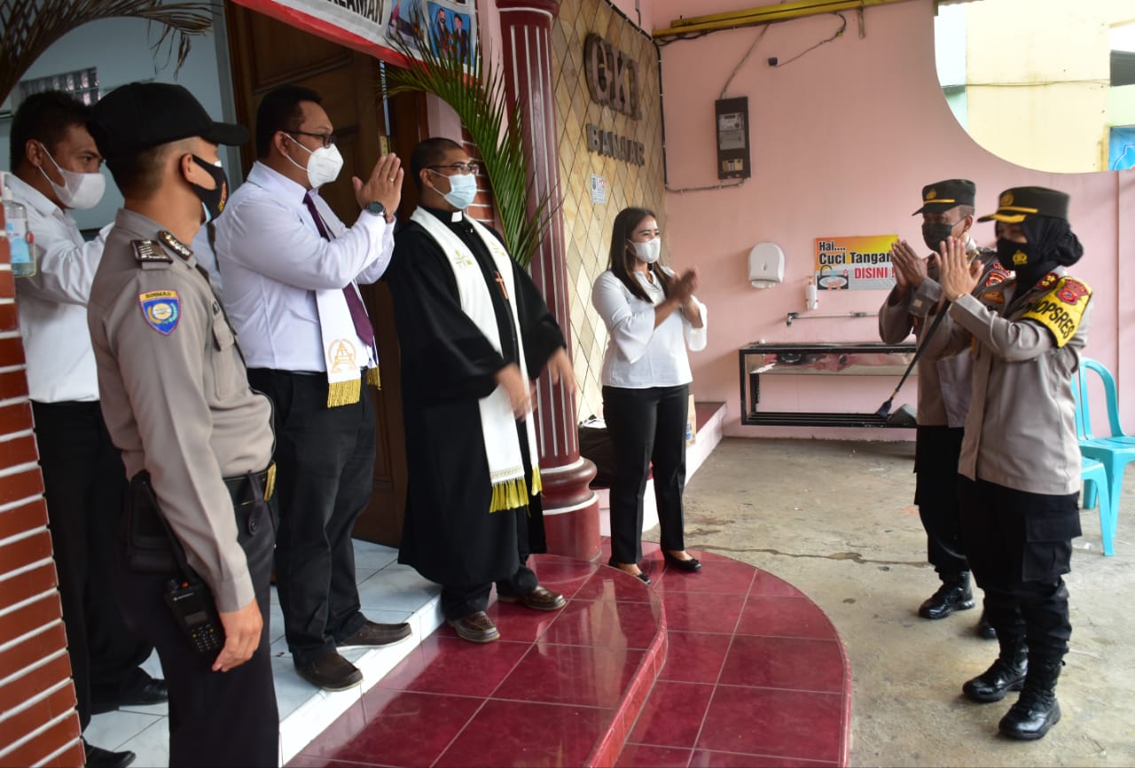 Cek Pengamanan Gereja, Kapolres Banjar Ingatkan Petugas TIngkatkan Kewaspadaan