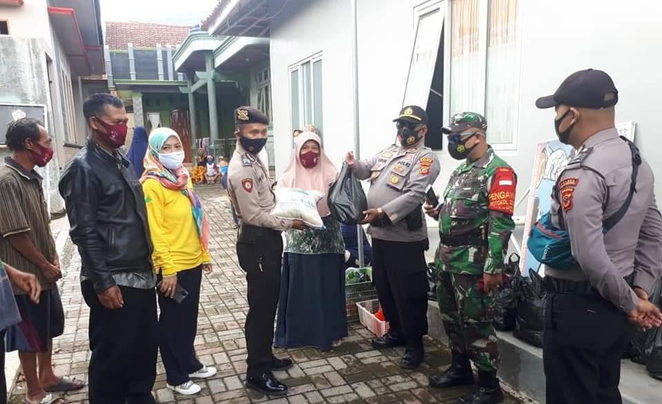 Monitoring Penyaluran BPNT, Polres Majalengka Polda Jabar Imbau Warga Patuhi Prokes 3M