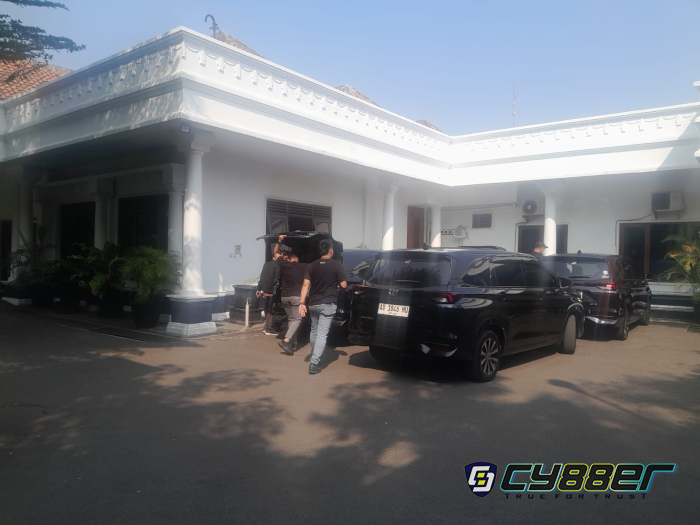 KPK Datangi Rumah Dinas Bupati Klaten Hamenang Dikabarkan Diperiksa di Polresta