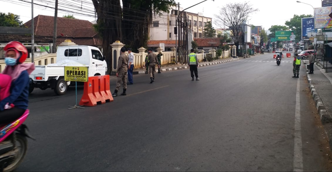 Polsek Jatinagor Tegakkan Hukum bagi Para Pelanggar Prokes