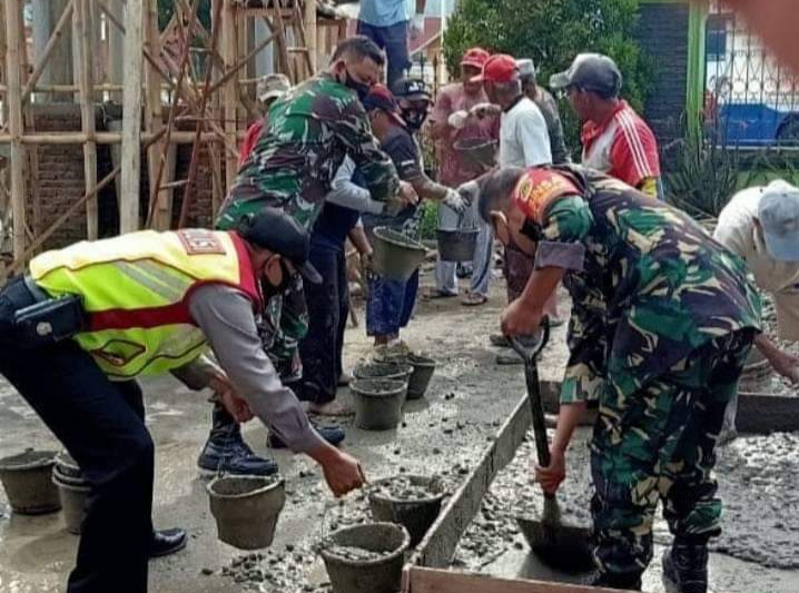 Sinergitas Tni Polri Gotong Royong Bangun Masjid Sekaligus Sosialisasi 3M