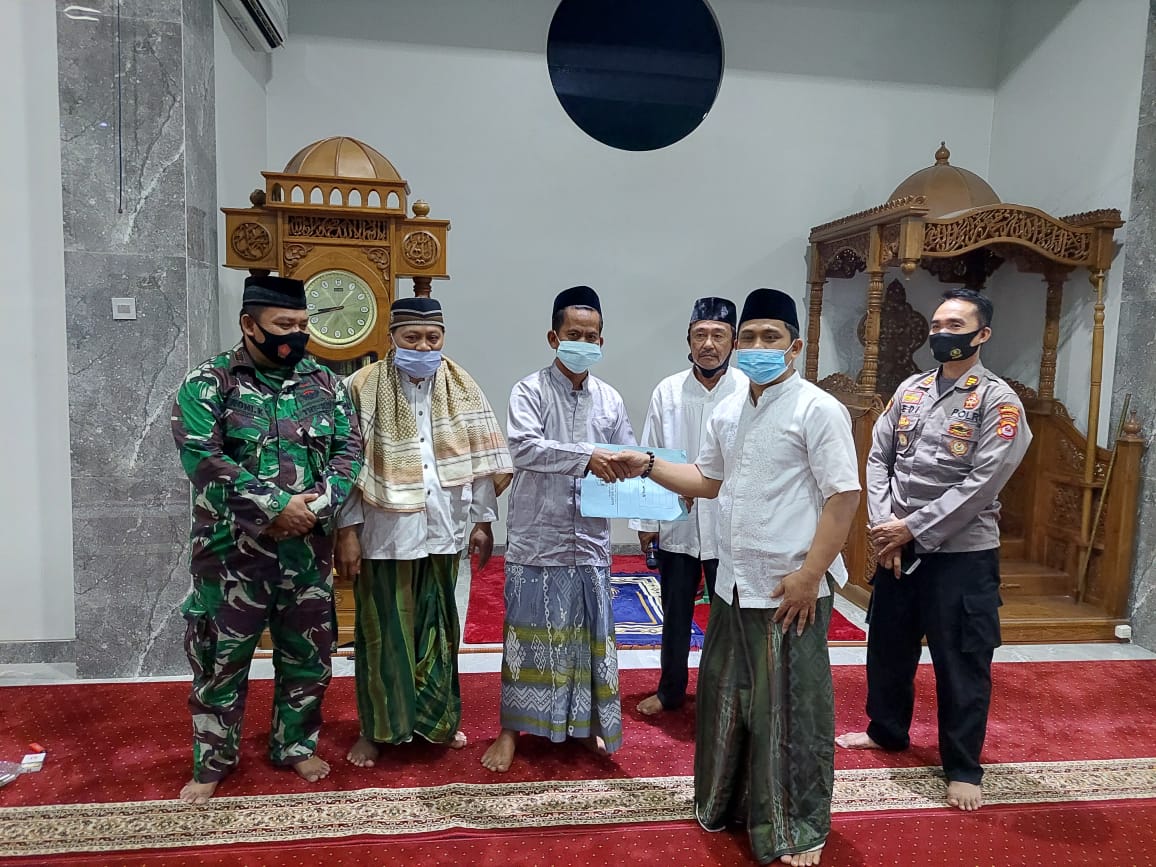 Serangan Fajar, Camat Curug Bantu Warga