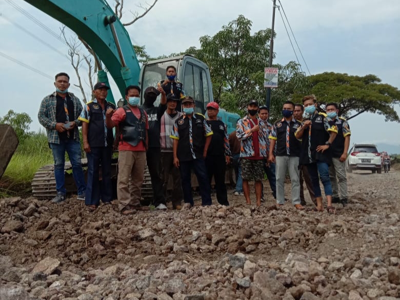 Disinyalir Tak Sesuai Spek, Proyek Pengaspalan di Desa Cilengkrang Pasaleman Disoal LSM GMBI