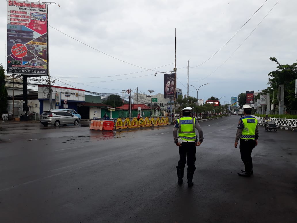 Kasat Lantas Polres Cirebon Kota Polda Jabar Tingkatkan Pelayanan Ditengah Pandemi Covid -19 Dengan Ciptakan Kelancaran Lalu Lintas