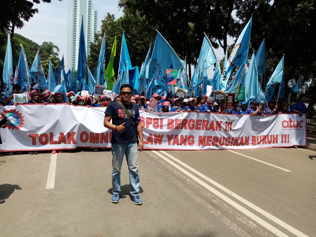 SPSI Adakan Aksi Tolak OMNIBUS Datangi Gedung DPR - RI Dijakarta.