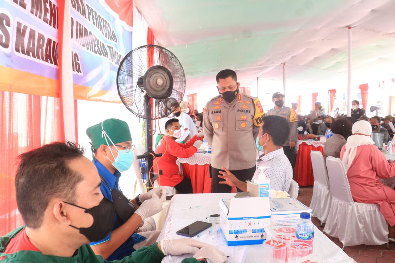 Menuju Indonesia Tangguh, Polres Karawang Gelar Vaksinasi Masal