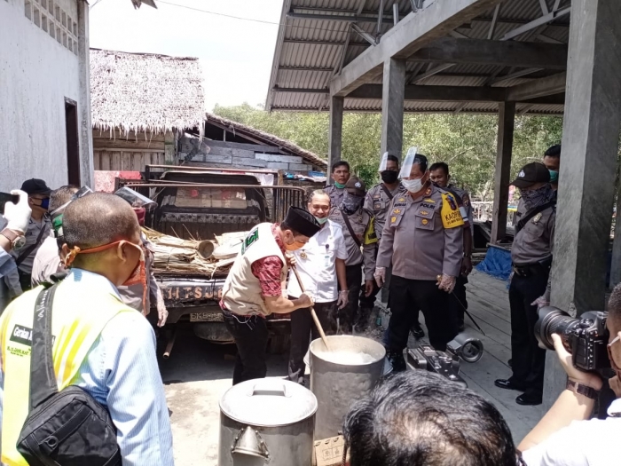 Dihari Kedua, Dapur Umum Polres Sergai Bagikan 465 Nasi Bugkus Kepada Masyarakat